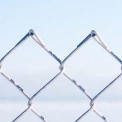 Figure depicting a chain link knuckle edge