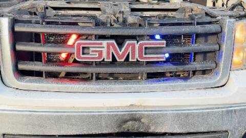 Eng:Thumbnail: Front grill of white truck with red and blue flashing lights