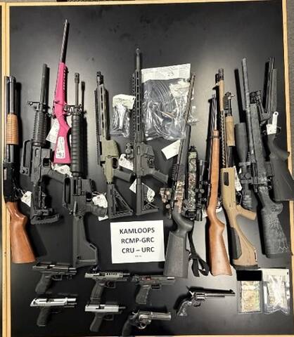 Eng:Thumbnail: Guns, ammunition and cash