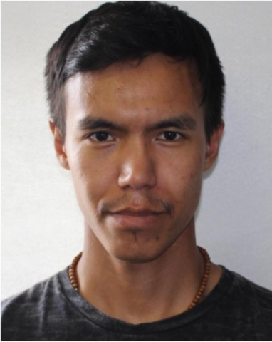 Male with brown hair and eyes | Homme aux cheveux et aux yeux bruns