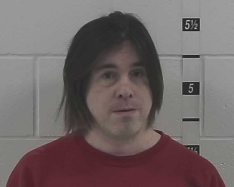 Kelowna RCMP Public Safety Alert: High-Risk Offender Released 8 Photograph of high-risk offender Graham Daniel Dodge in Kelowna, BC