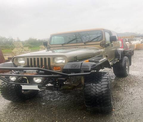 Photo of stolen Jeep