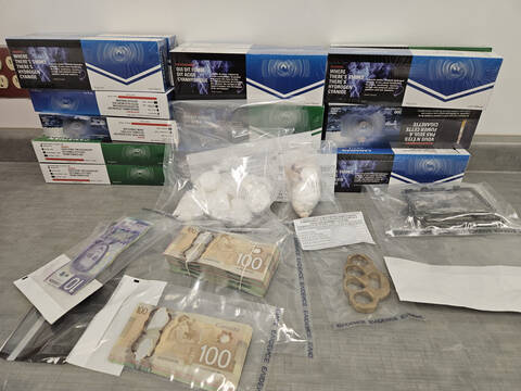 Seized items. // Objets saisis.