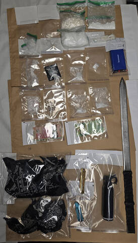 Weapons, 53 grams of methamphetamine, 172 grams of cocaine, 20 grams of amphetamine, 155 grams of crack cocaine, cash and drug trafficking paraphernalia. // Des armes, 53 grammes de méthamphétamine, 172 grammes de cocaïne, 20 grammes d'amphétamine, 155 grammes de crack, de l'argent liquide et du matériel servant au trafic de drogue.