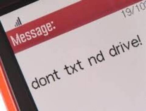 Phone screen that says 'dont text and drive!'