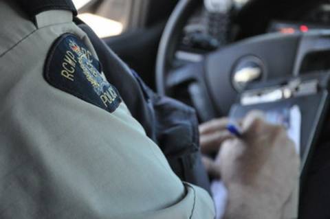 an officer writing a traffic ticket